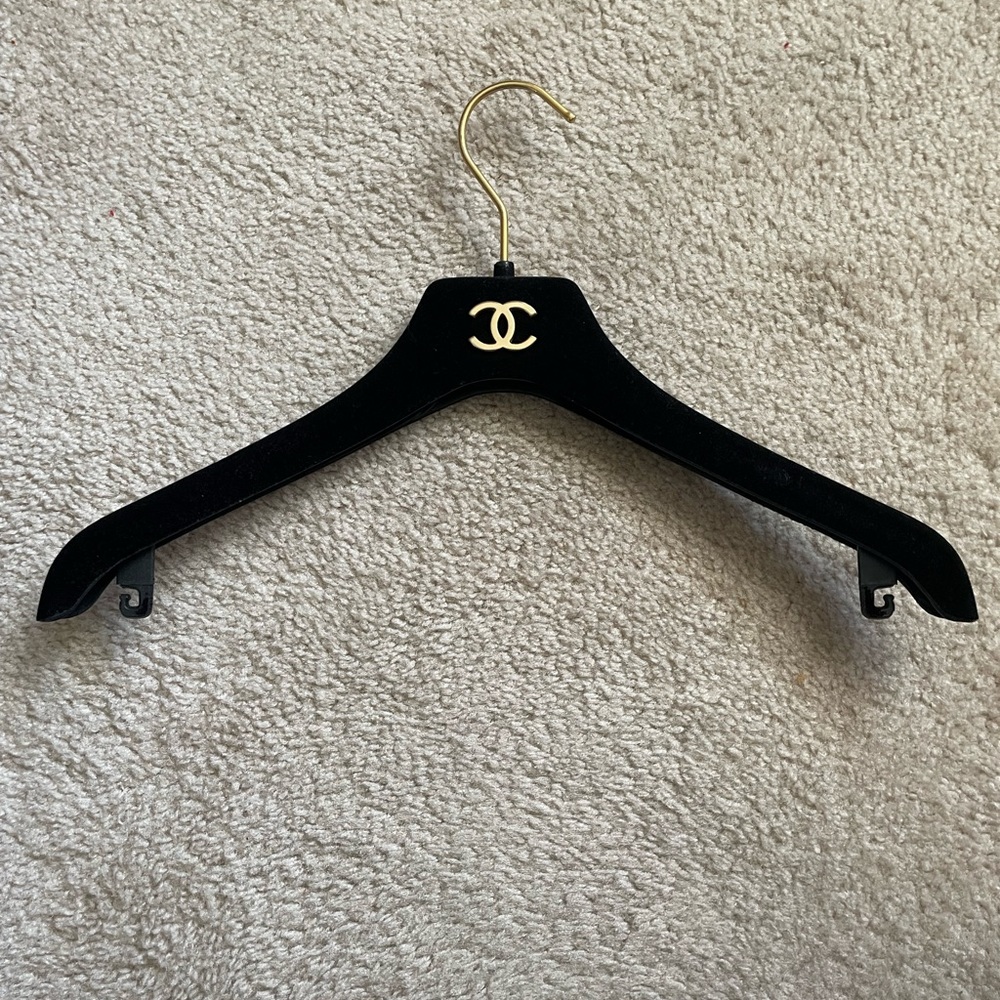 EUC, AUTHENTIC “CHANEL” BLACK VELVET COVERED HANGER WITH BLACK PLASTIC HOOKS